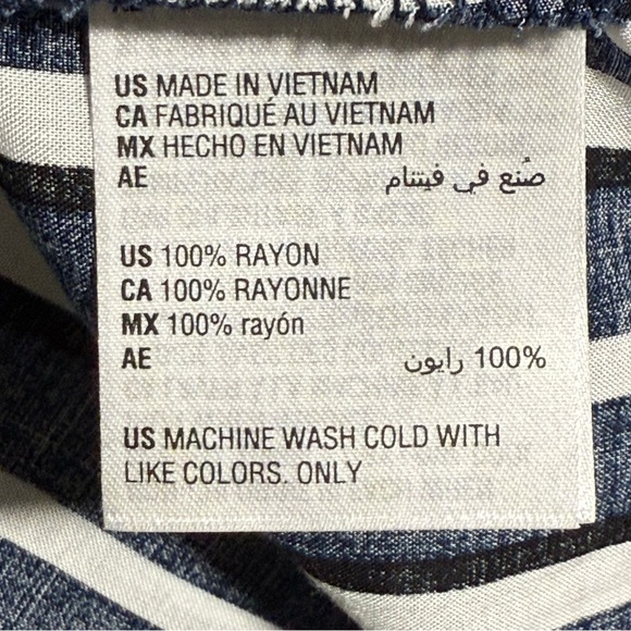 NEW Bar III Pop Stripe Navy Blue And White Twist Front Button Down Blouse Size S - Picture 10 of 10